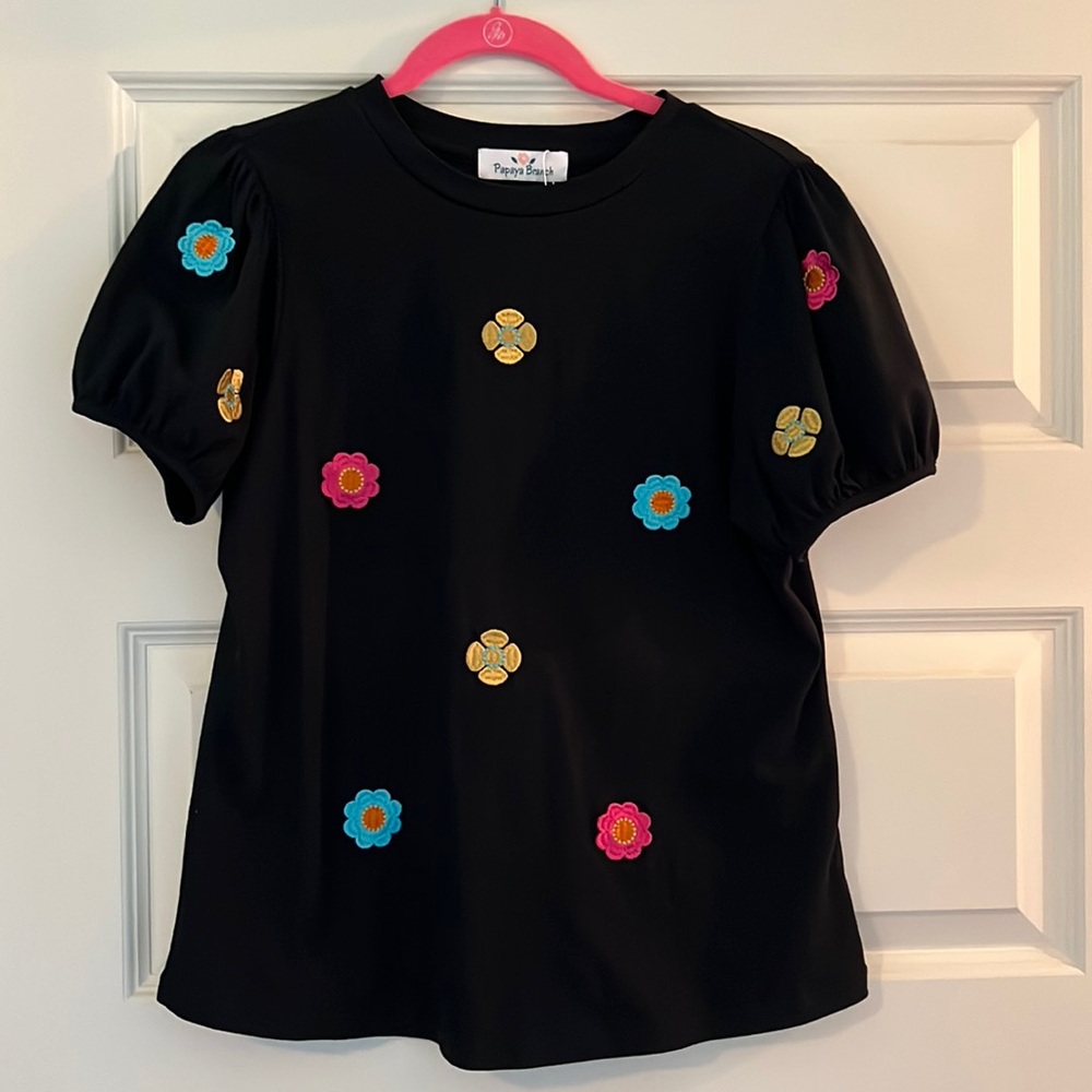 🌼BLACK FLOWER EMBROIDERED TOP🌼